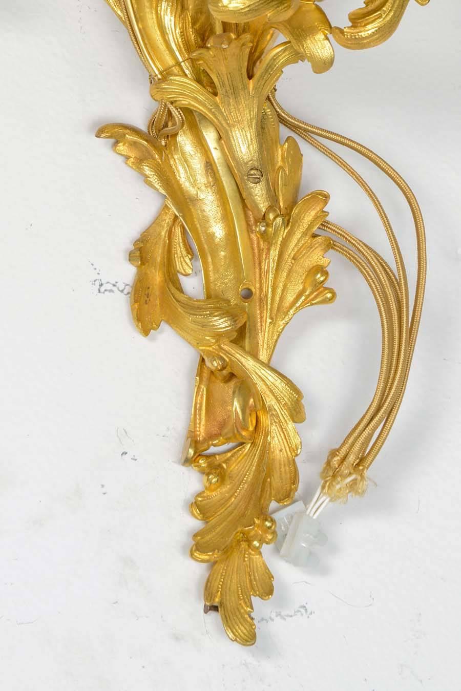 Pair of Gorgeous Gilded Bronze Sconces, Louis XV Style In Excellent Condition For Sale In Paris, FR