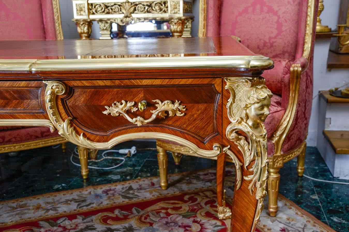 Louis XV Style Bureau Plat Signed P. Sormani In Excellent Condition For Sale In Paris, FR