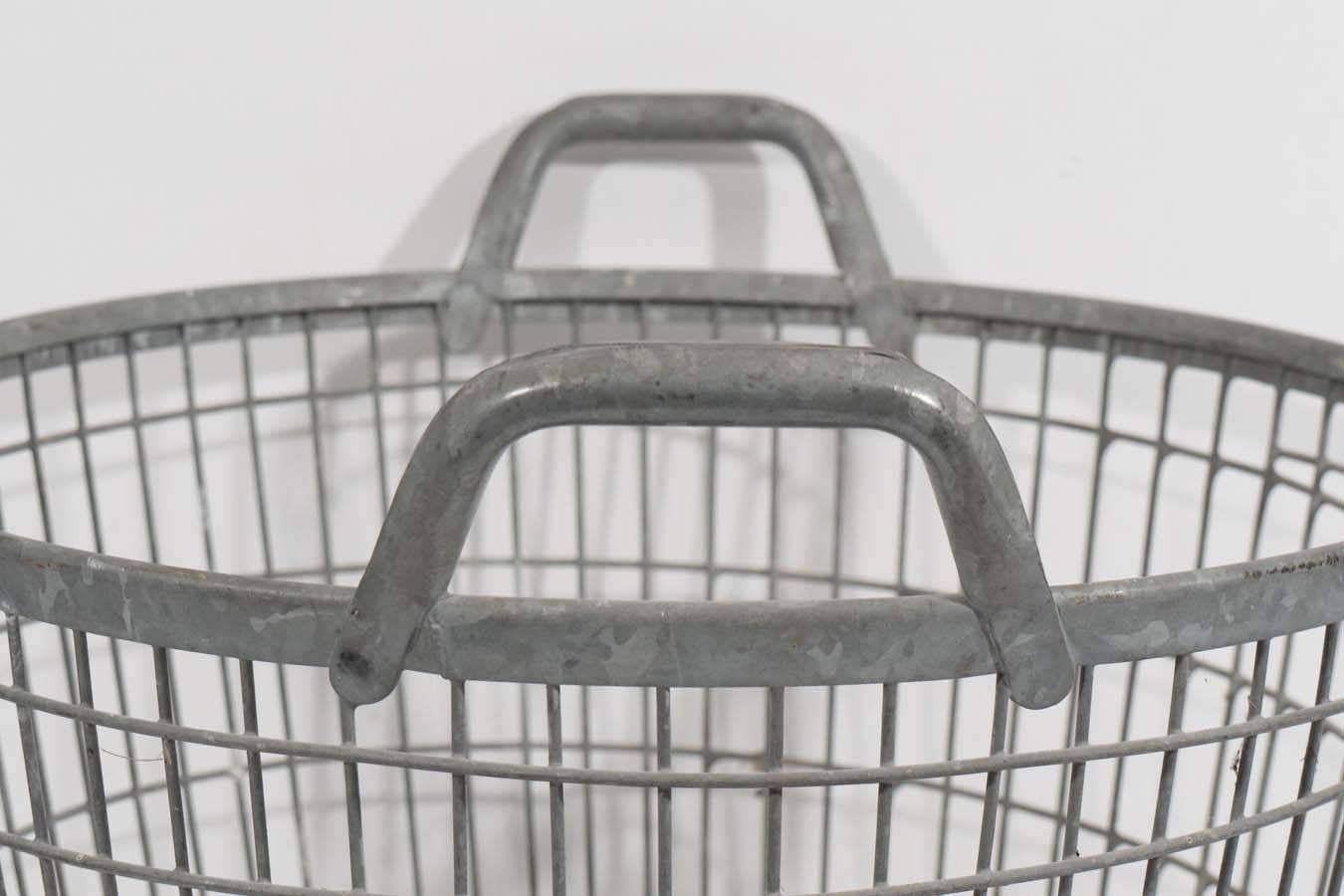 French Wine Basket In Good Condition In New York, NY