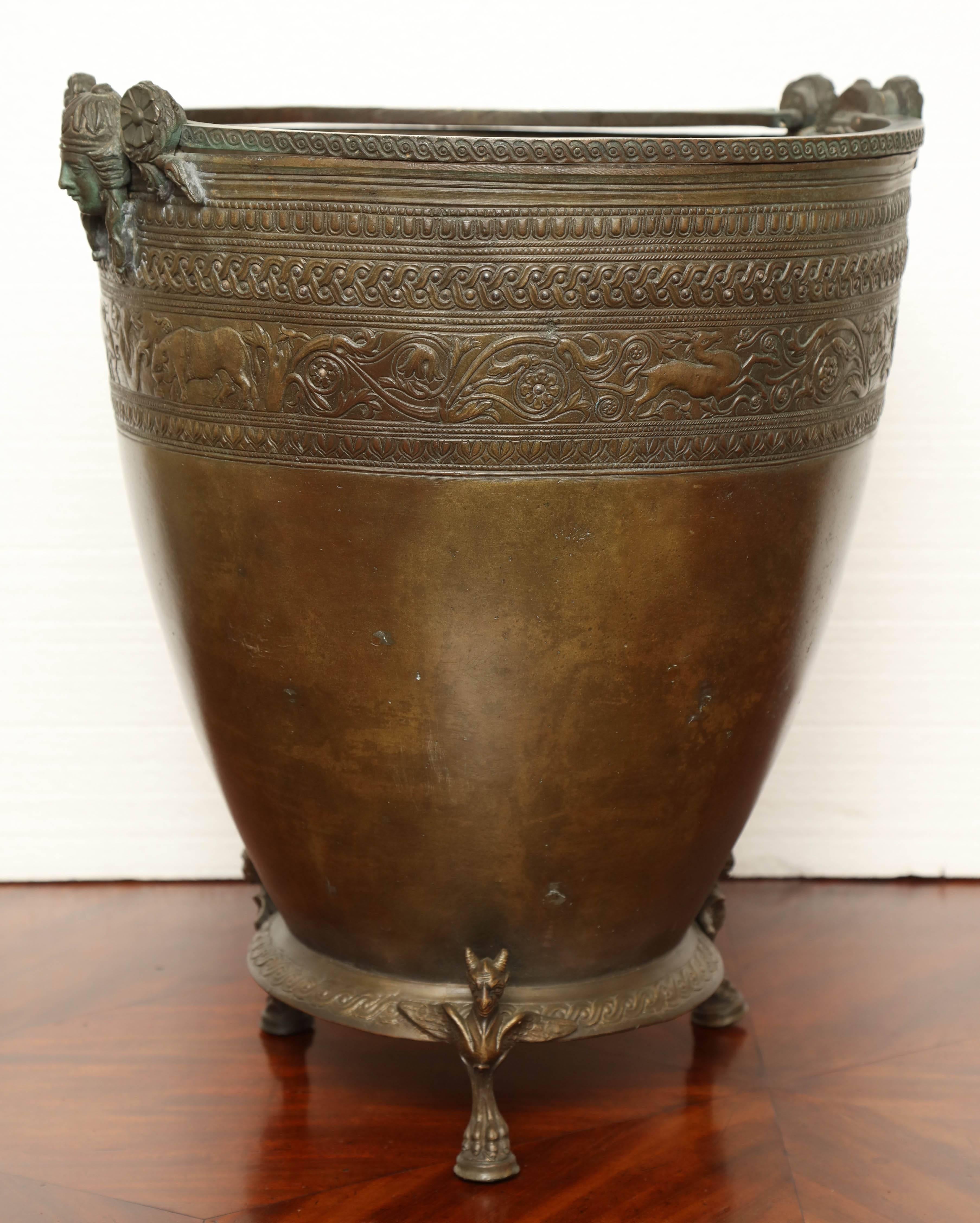 Late 19th Century Italian Neoclassical Bucket In Good Condition For Sale In New York, NY