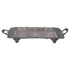 Bandeja de servir victoriana inglesa con baño de plata y pátina ornamentada