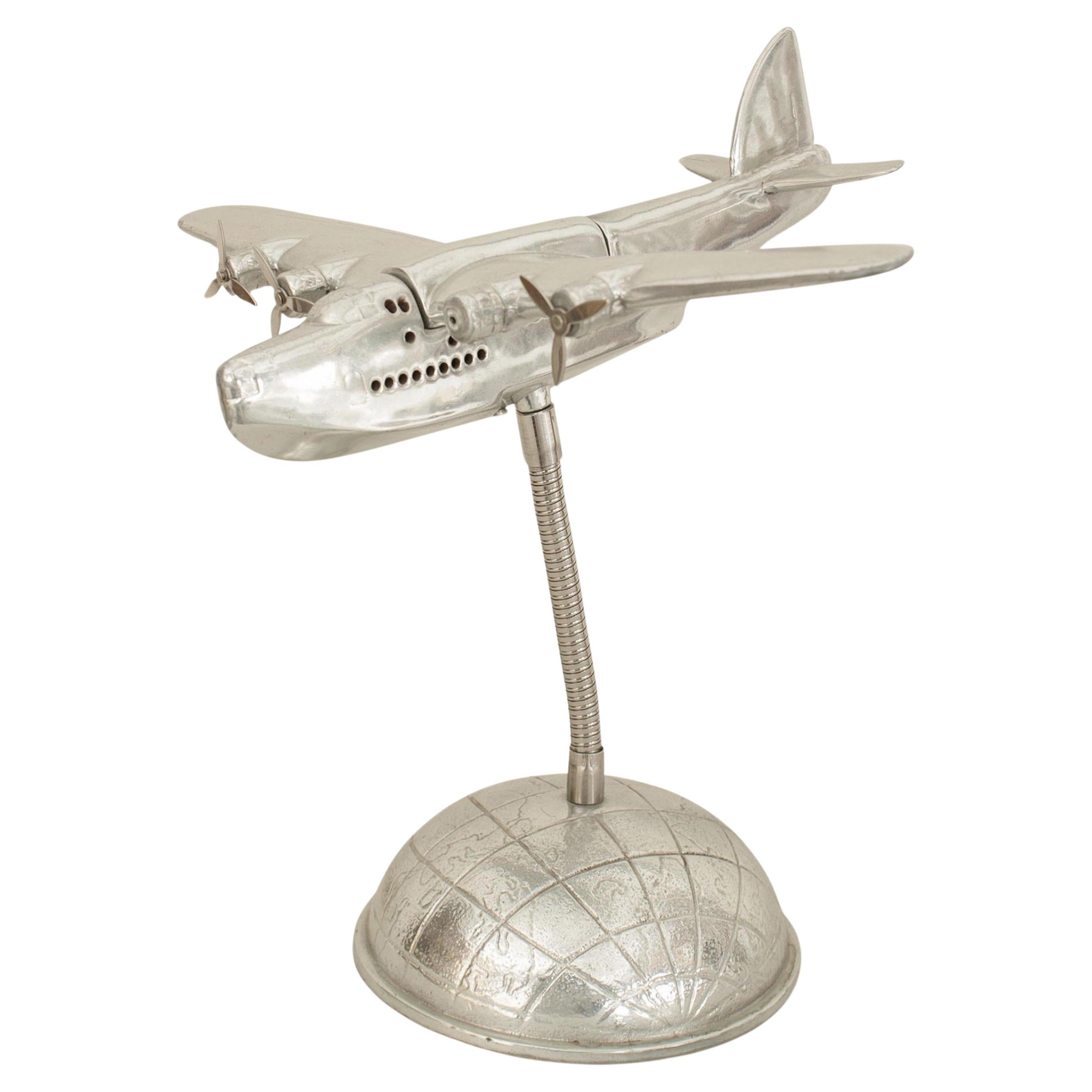 Maqueta metálica de avión de mediados de siglo
