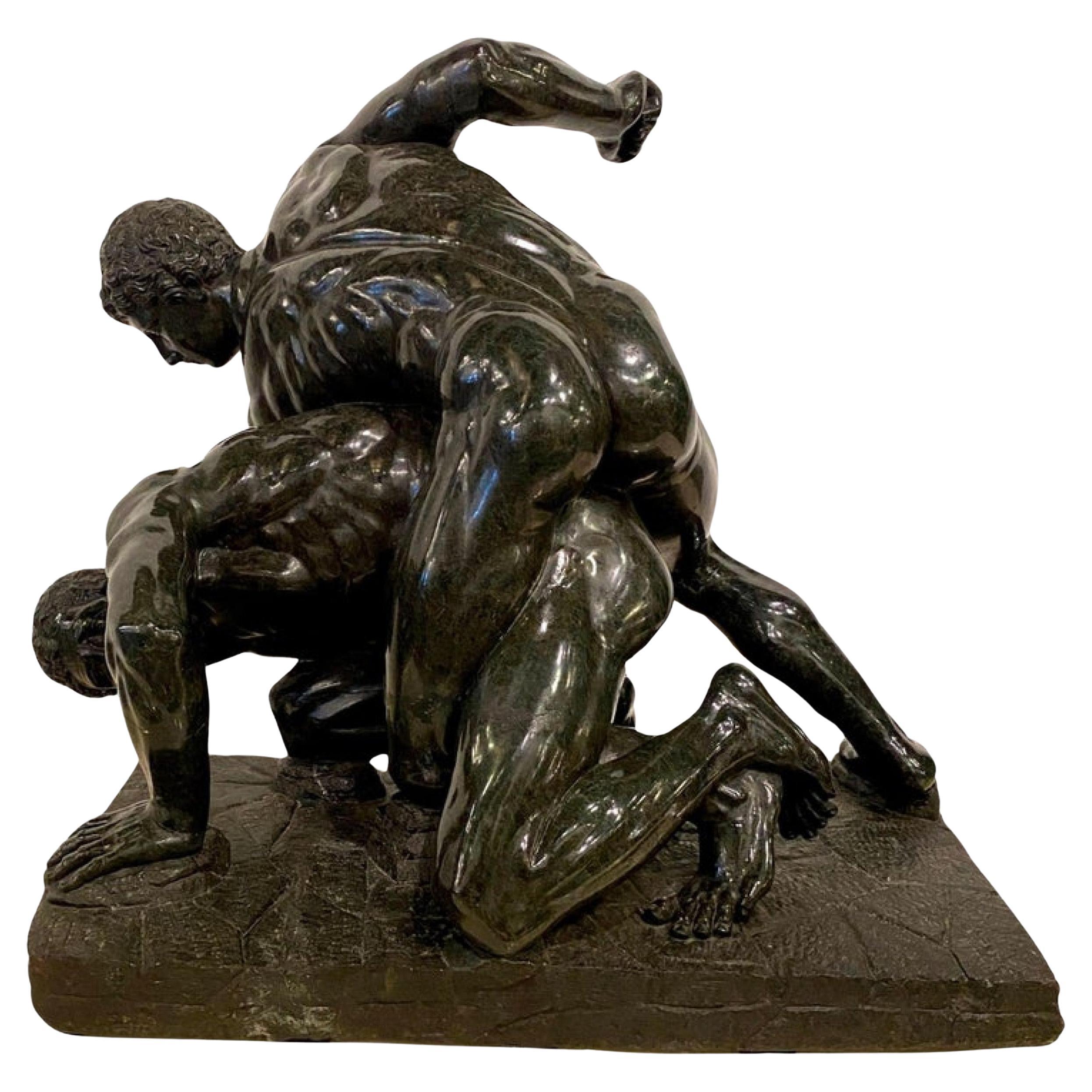 Gran Recorrido Monumental Italiano de Mármol Serpentino "Luchadores de los Uffizi" en venta