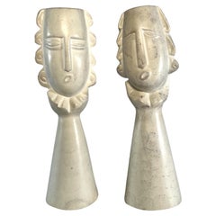 Paire de sculptures de table modernes françaises en marbre crème