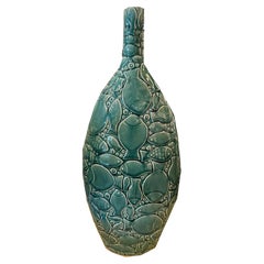 Vase contemporain en céramique émaillée verte Fish Design/One