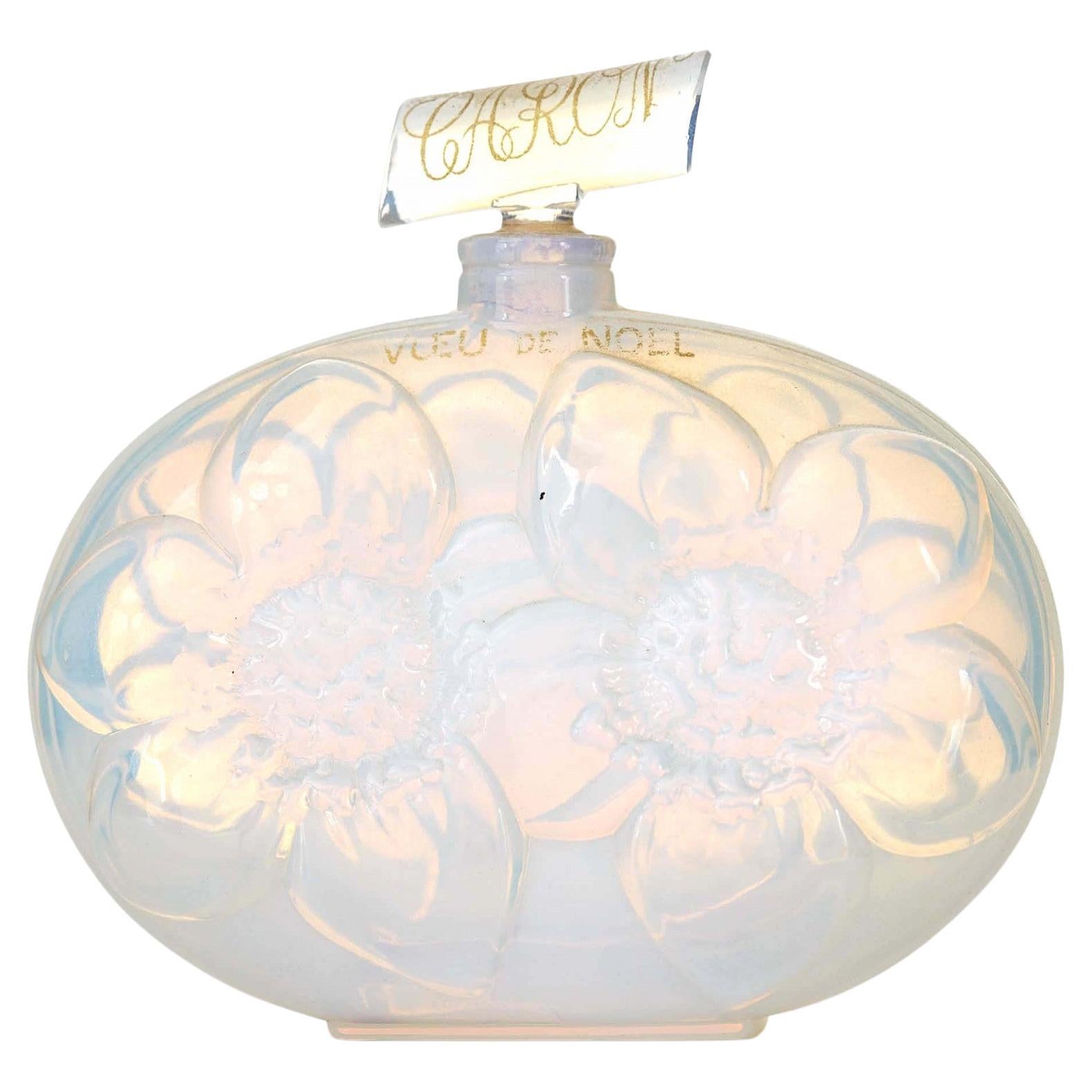 Flacon de parfum opalescent Caron Art Déco français en vente