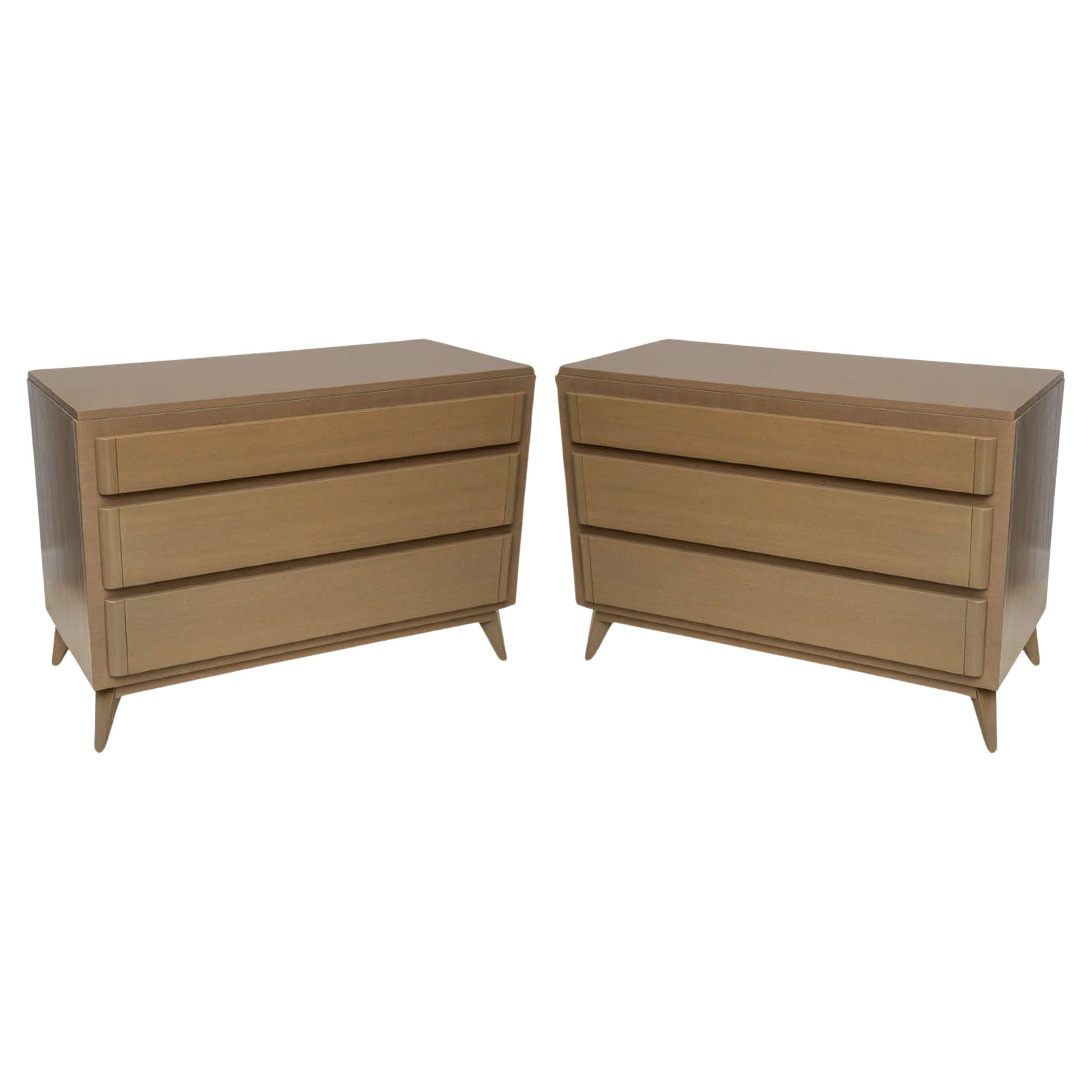 Paire de commodes américaines modernes en chêne cérusé
