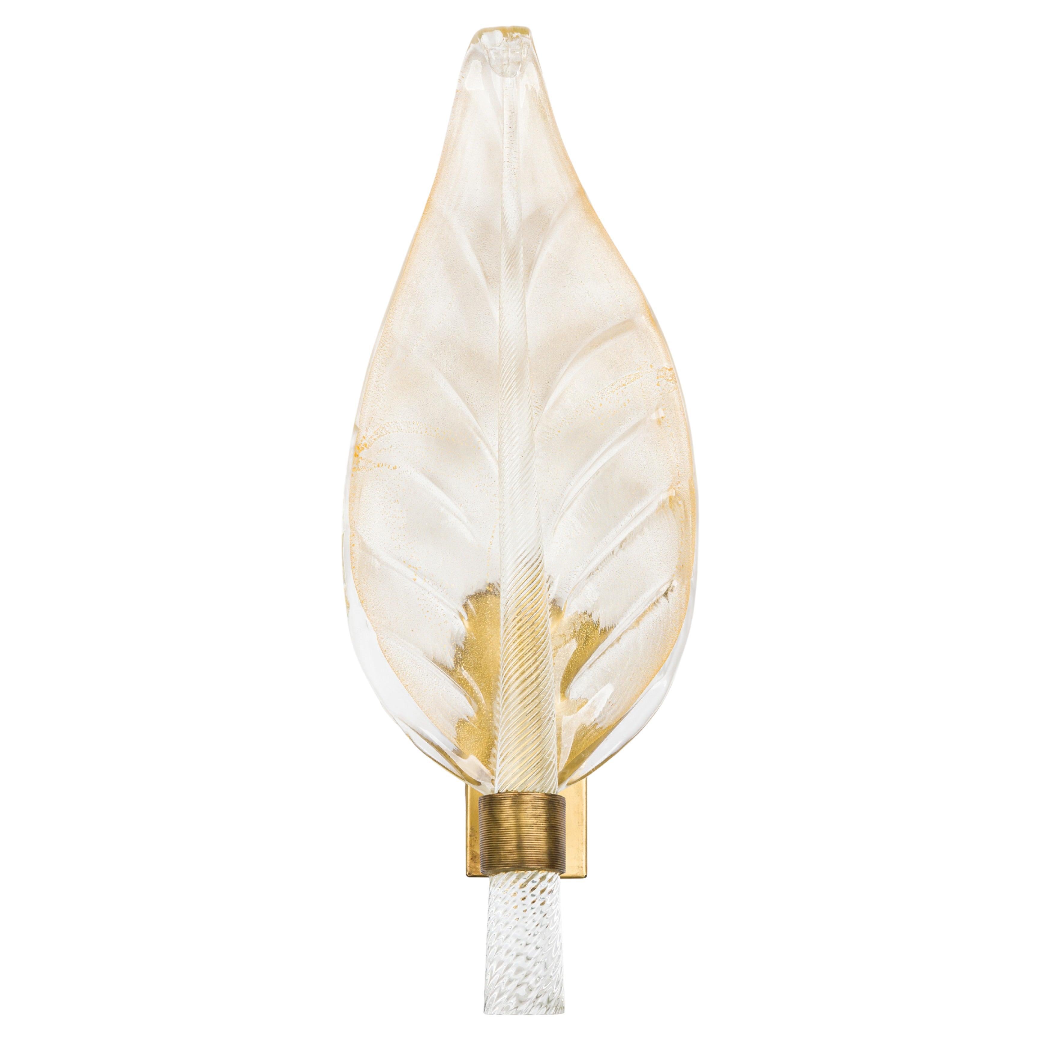 Italienische Wandleuchte aus Murano-Glas im Mid-Century-Stil, blattförmig, mit Goldstaub überzogen, 1950er Jahre im Angebot