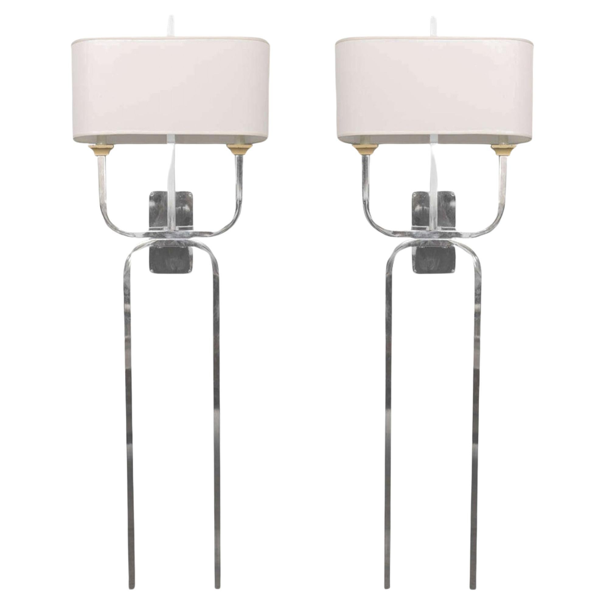 Paire d'appliques murales en chrome, style Tommi Parzinger en vente