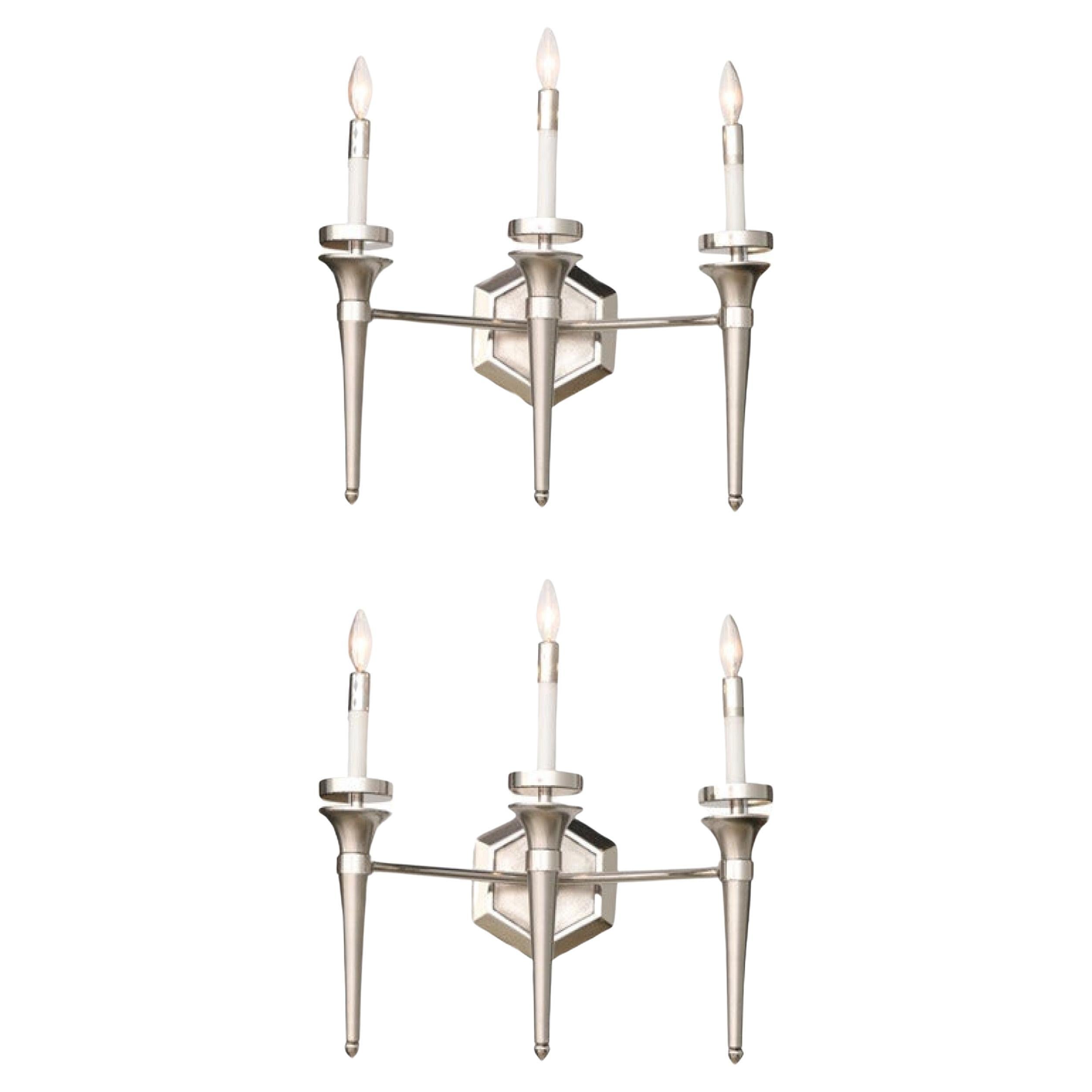 Pareja de apliques de pared de tres luces en venta