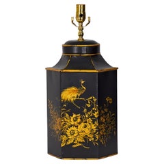 Pareja de lámparas de sobremesa inglesas de Chinoiserie pintadas a mano con forma hexagonal de Tole