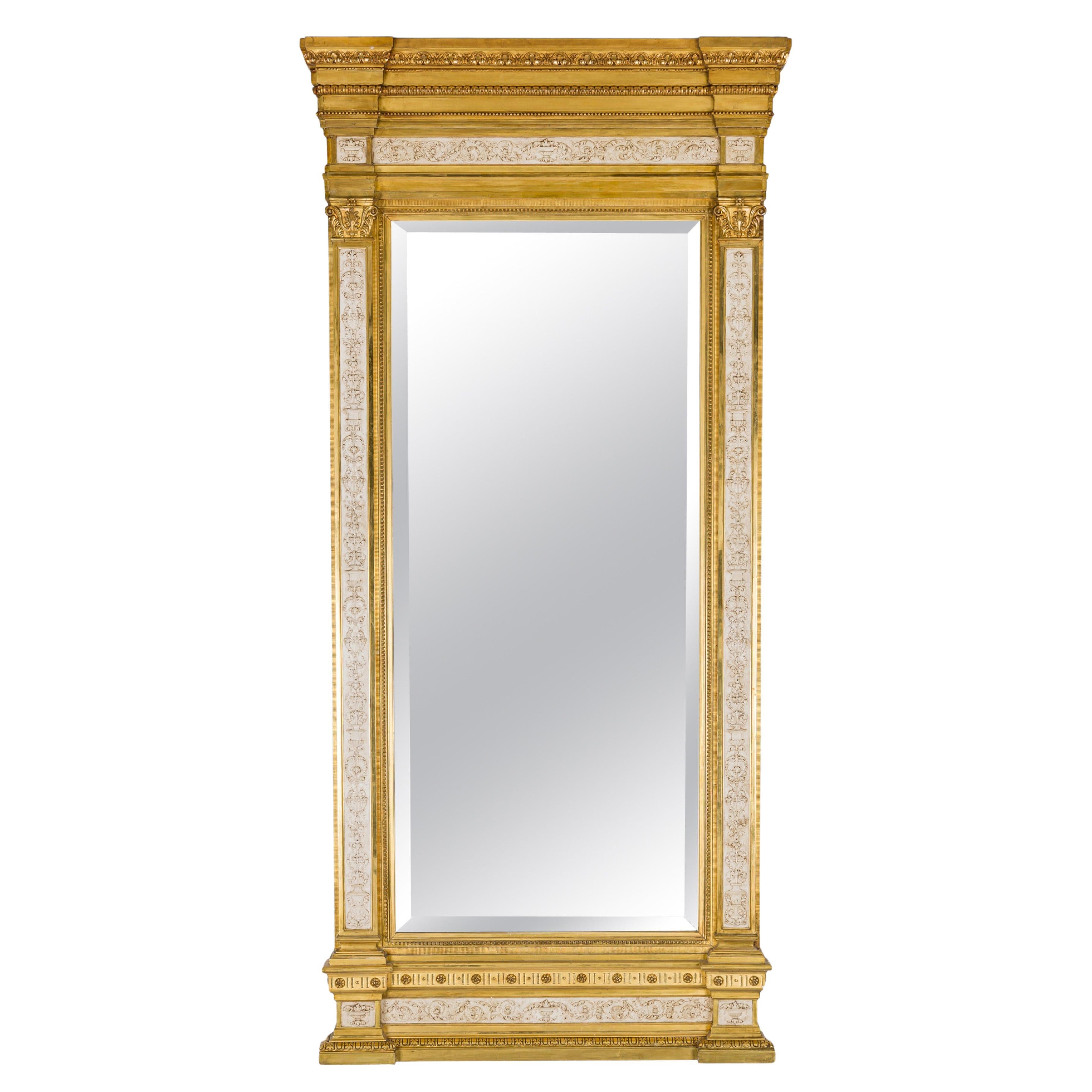 Miroir monumental néo-classique suédois peint en crème et doré au parchemin en vente
