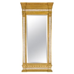 Miroir monumental néo-classique suédois peint en crème et doré au parchemin