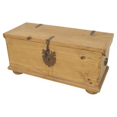 American Country Pine Trunk