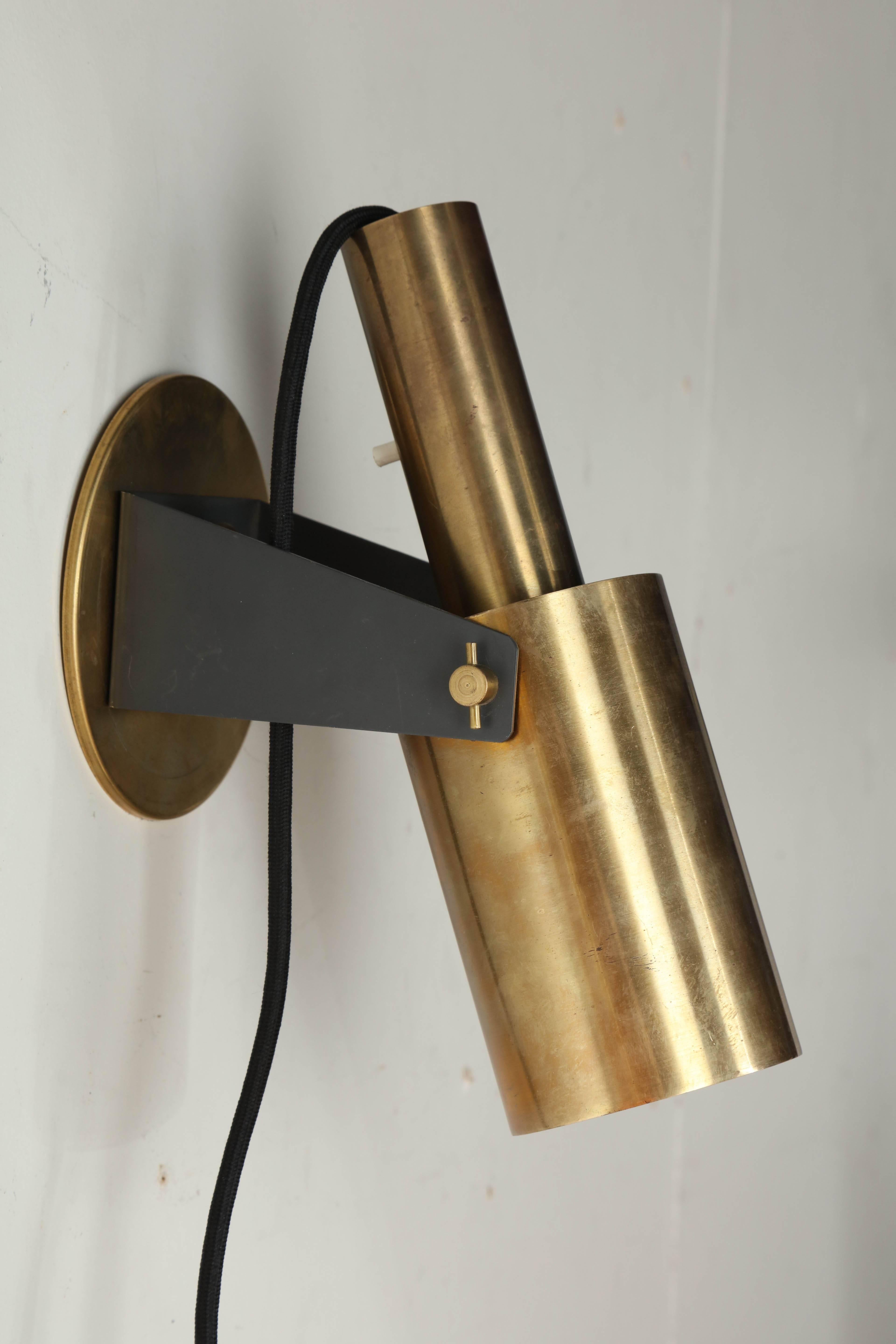 Pair of 1960s Italian Modern Articulating Brass Wall Sconce Reading Lamps In Good Condition In Bainbridge, NY