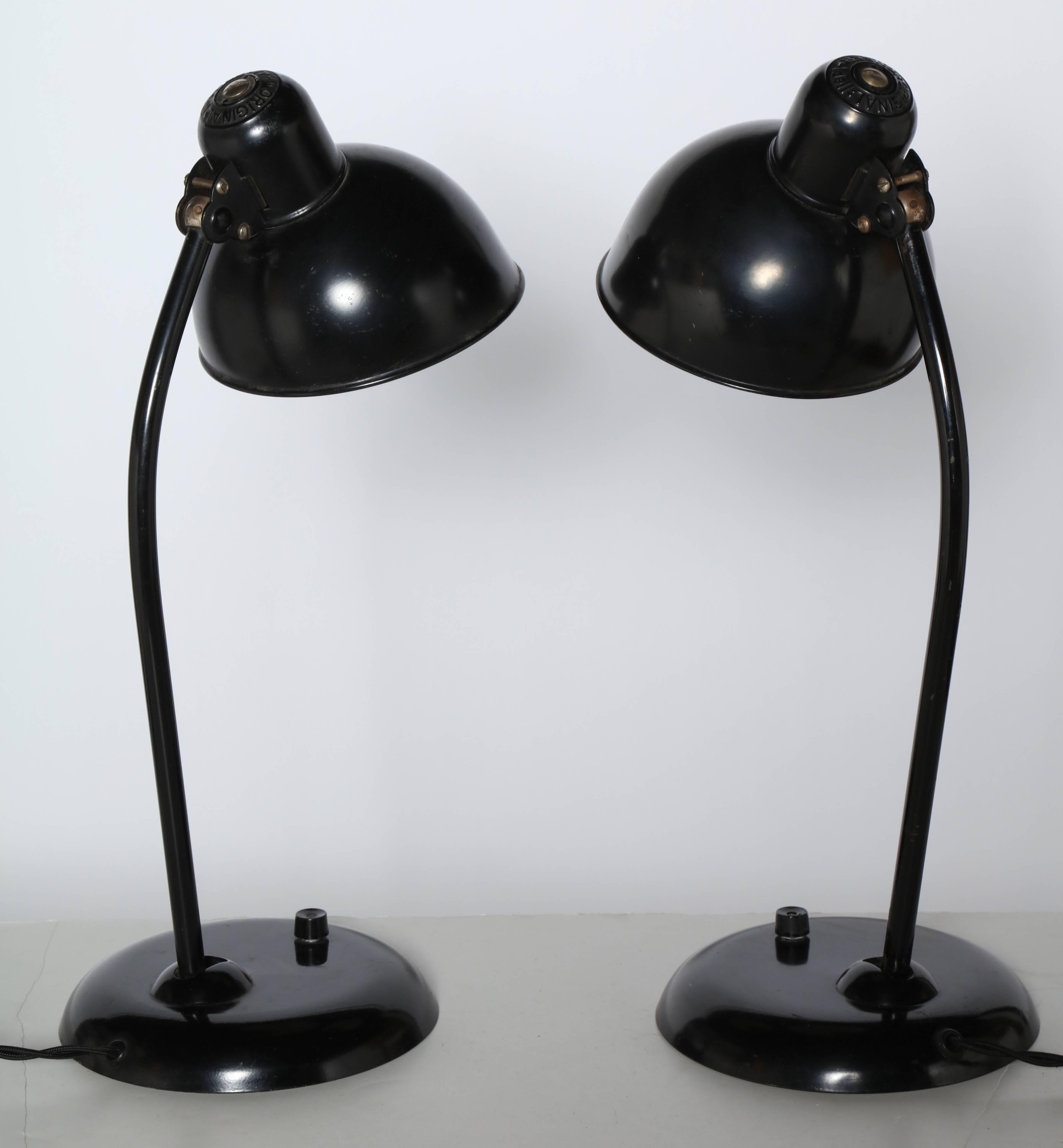 Milieu du XXe siècle Paire de lampes de bureau noires «dell » de Christian Dell pour Kaiser n°6556, années 1930 en vente