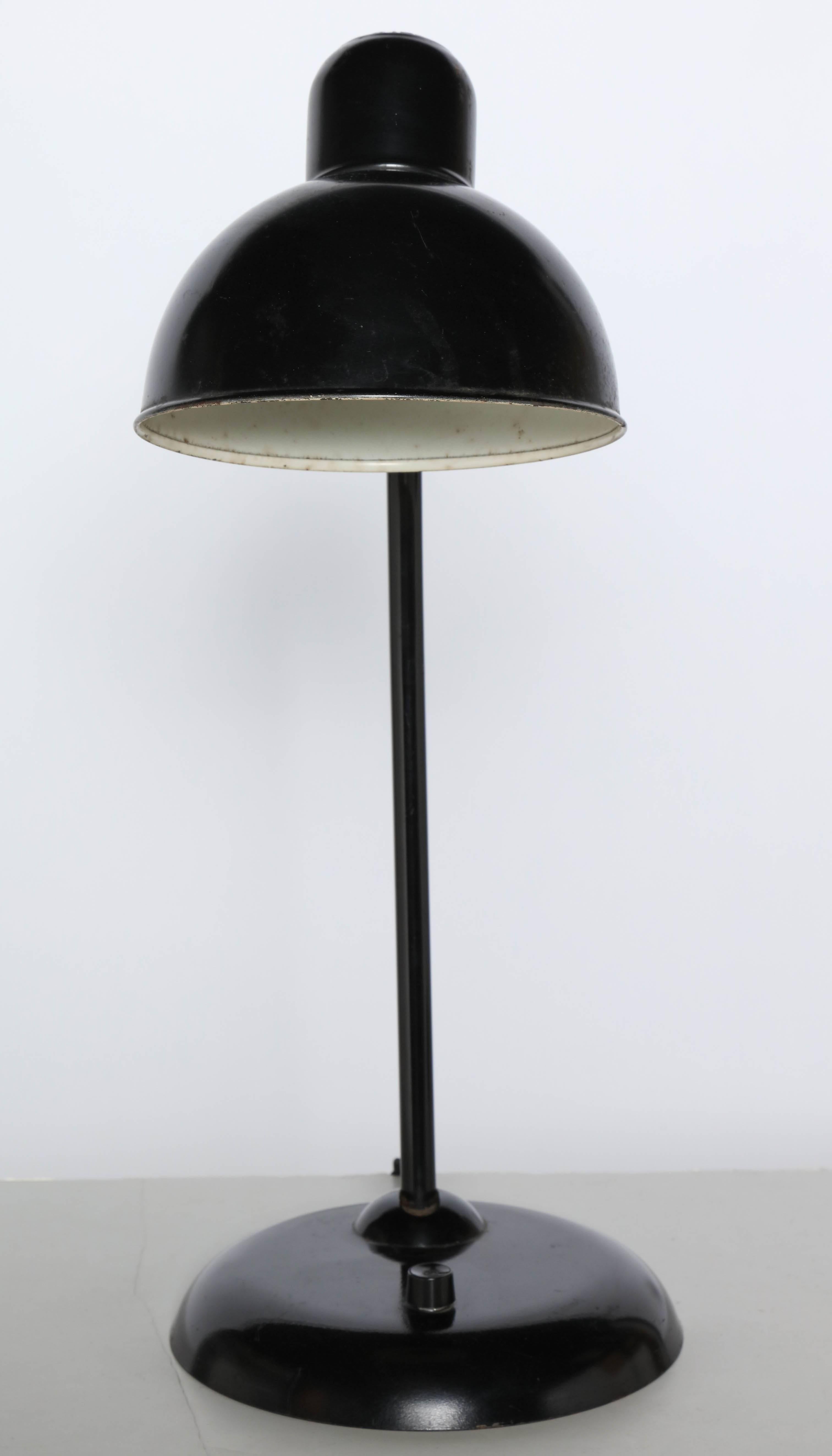 Paire de lampes de bureau noires «dell » de Christian Dell pour Kaiser n°6556, années 1930 en vente 1