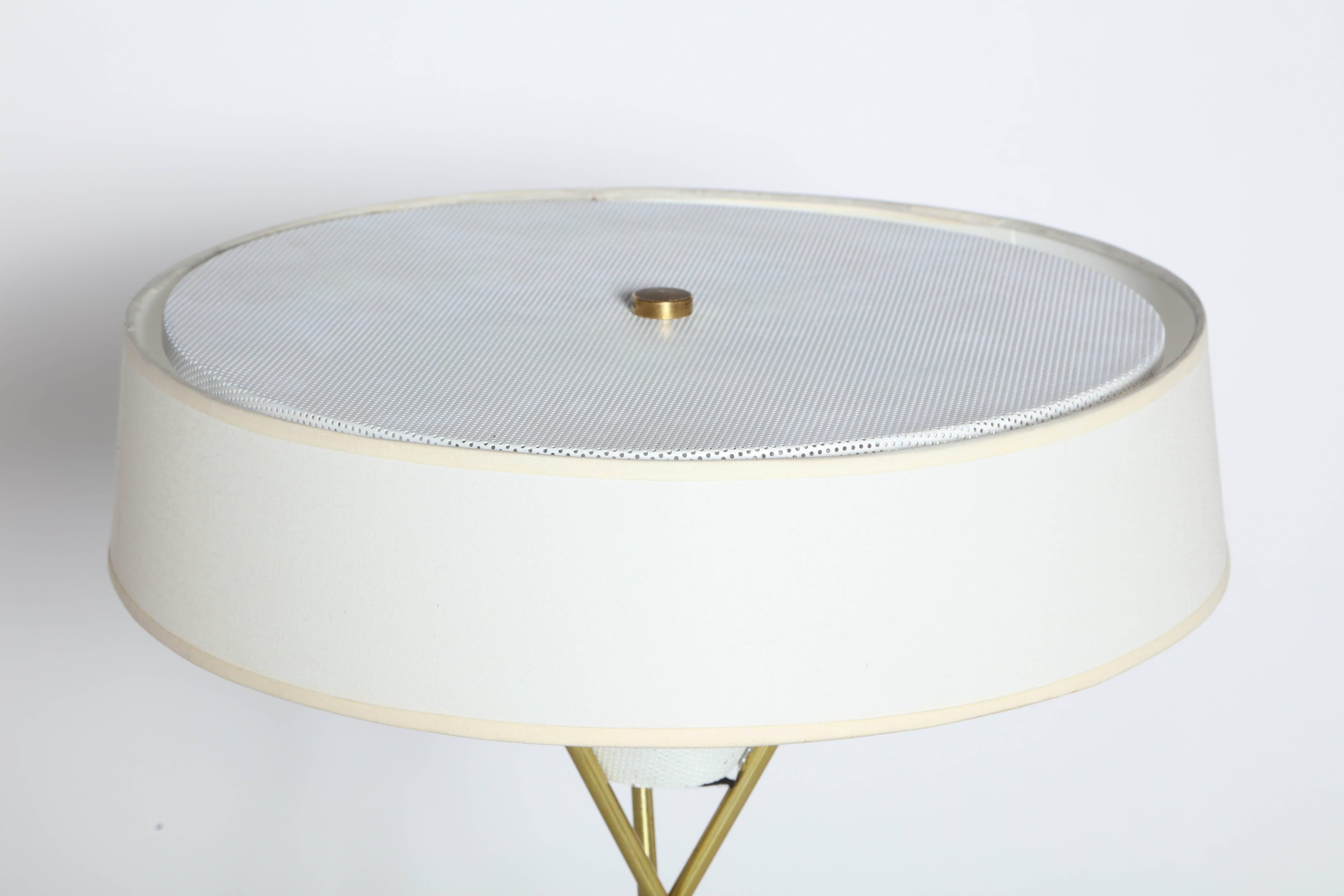 Gerald Thurston for Lightolier Brass Tripod Table Lamp with White Linen Shade In Good Condition In Bainbridge, NY