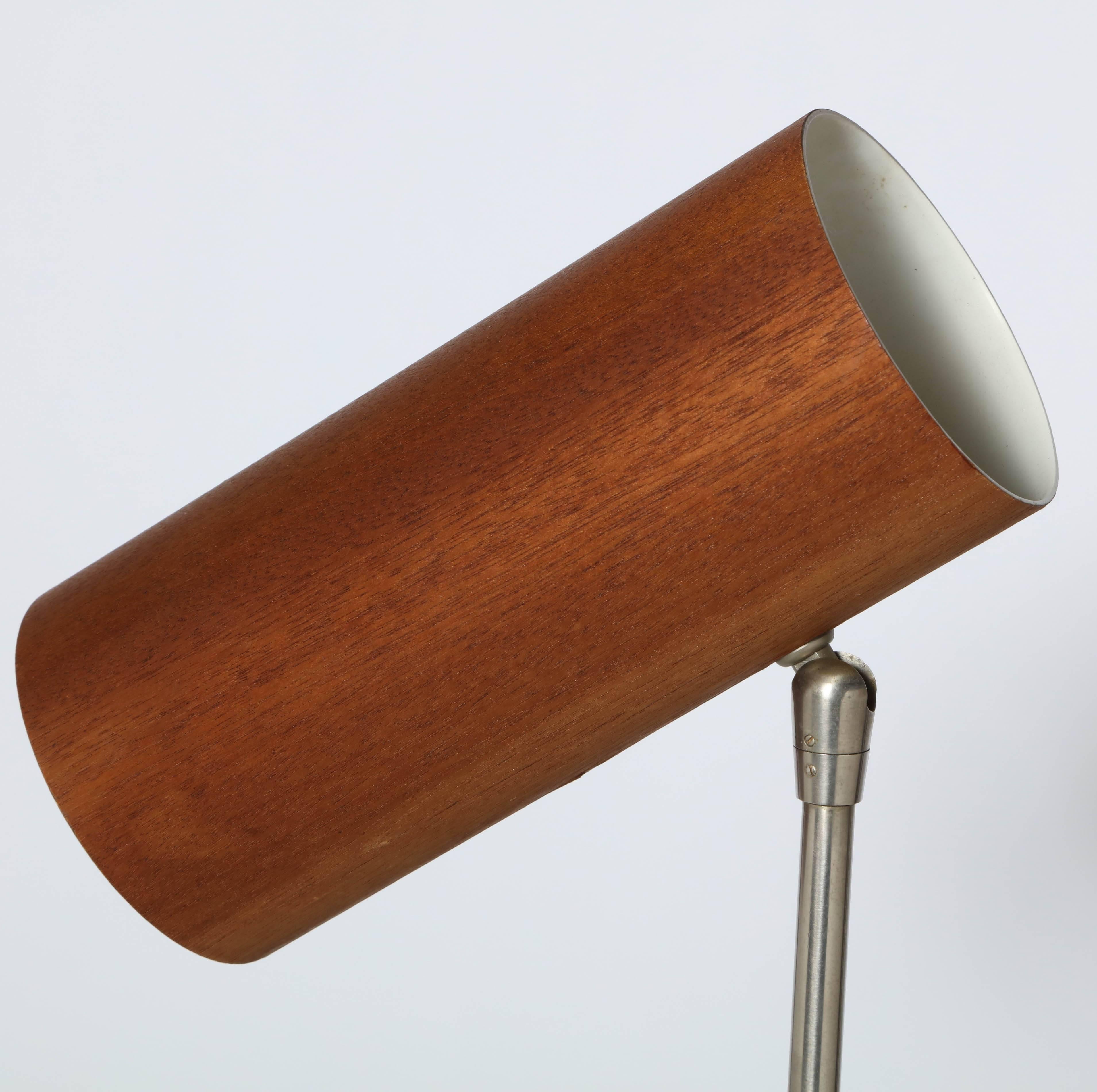 Mid-Century Modern George Nelson Holzzylinder Nickel Desk Lamp with Walnut Veneer Shade. Circa 1960