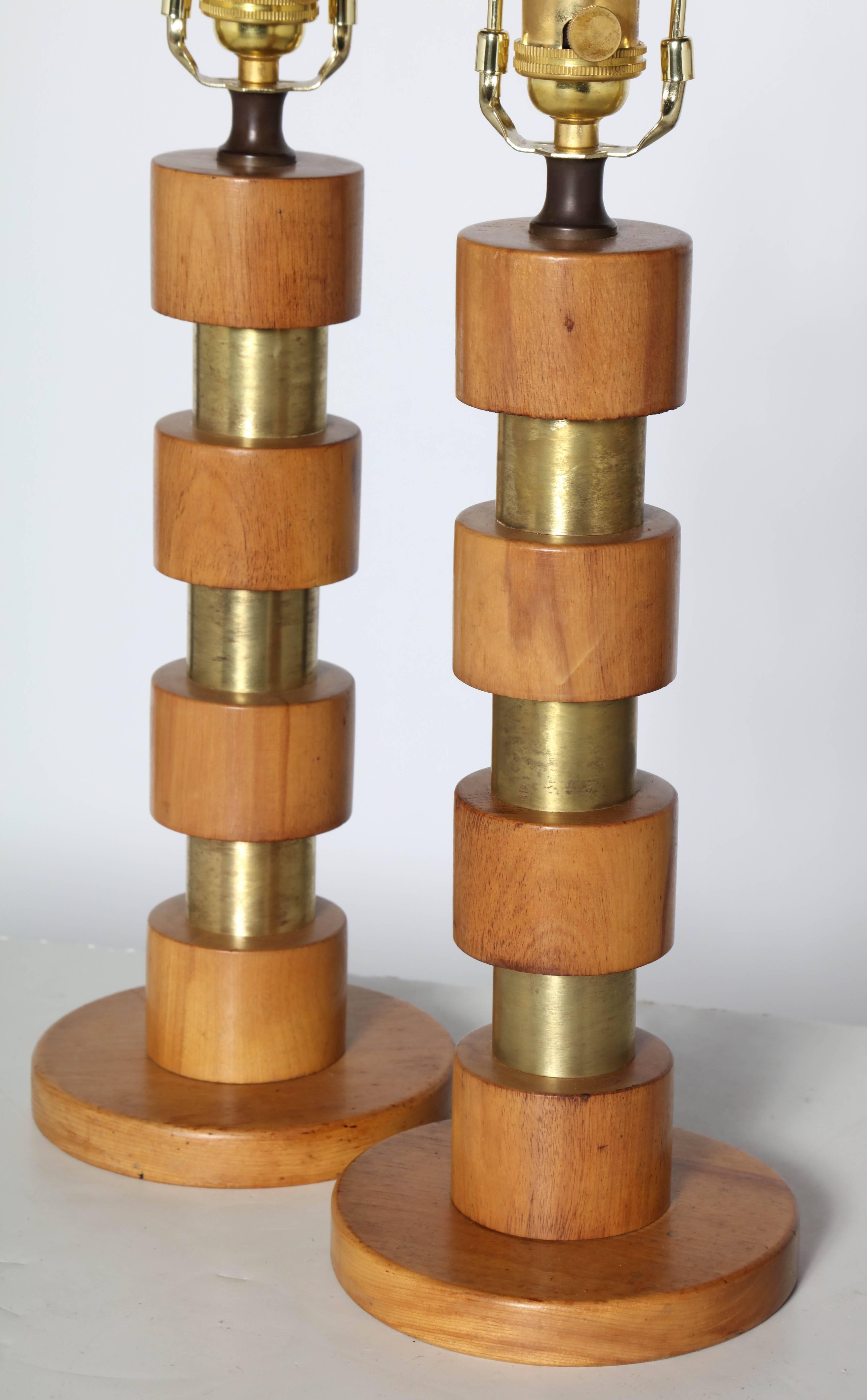 Mid-20th Century Pair of Russel Wright Style Machine Age Stacked Maple and Brass Table Lamps