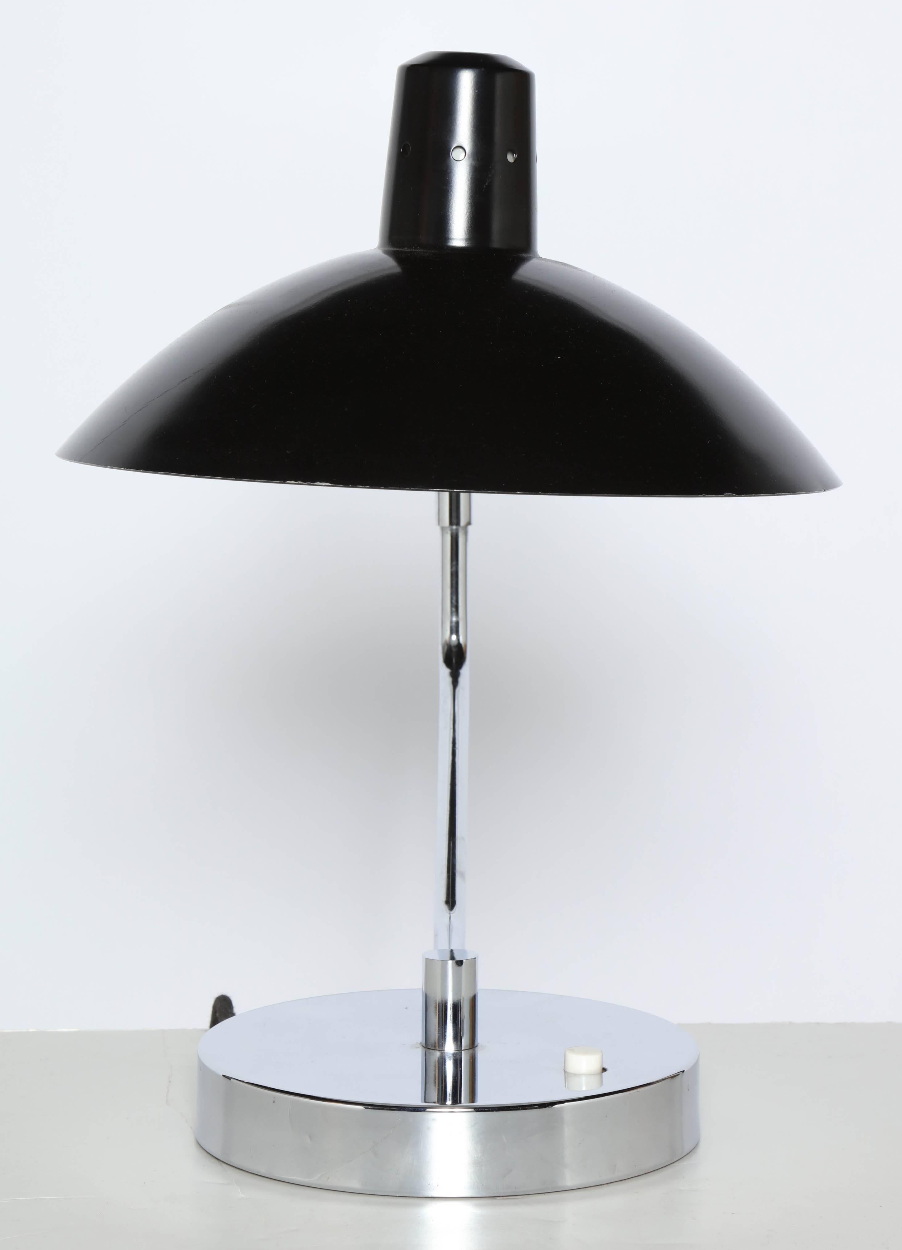 Classic Clay Michie for Knoll International Articulating No. 8 Table Lamp designed in 1958. Featuring a Chrome swing arm, perforated black enamel shade with (7.5D x 1.5H) weighted Chrome base. Adjustable hood and arm. Very fine condition. Modern.