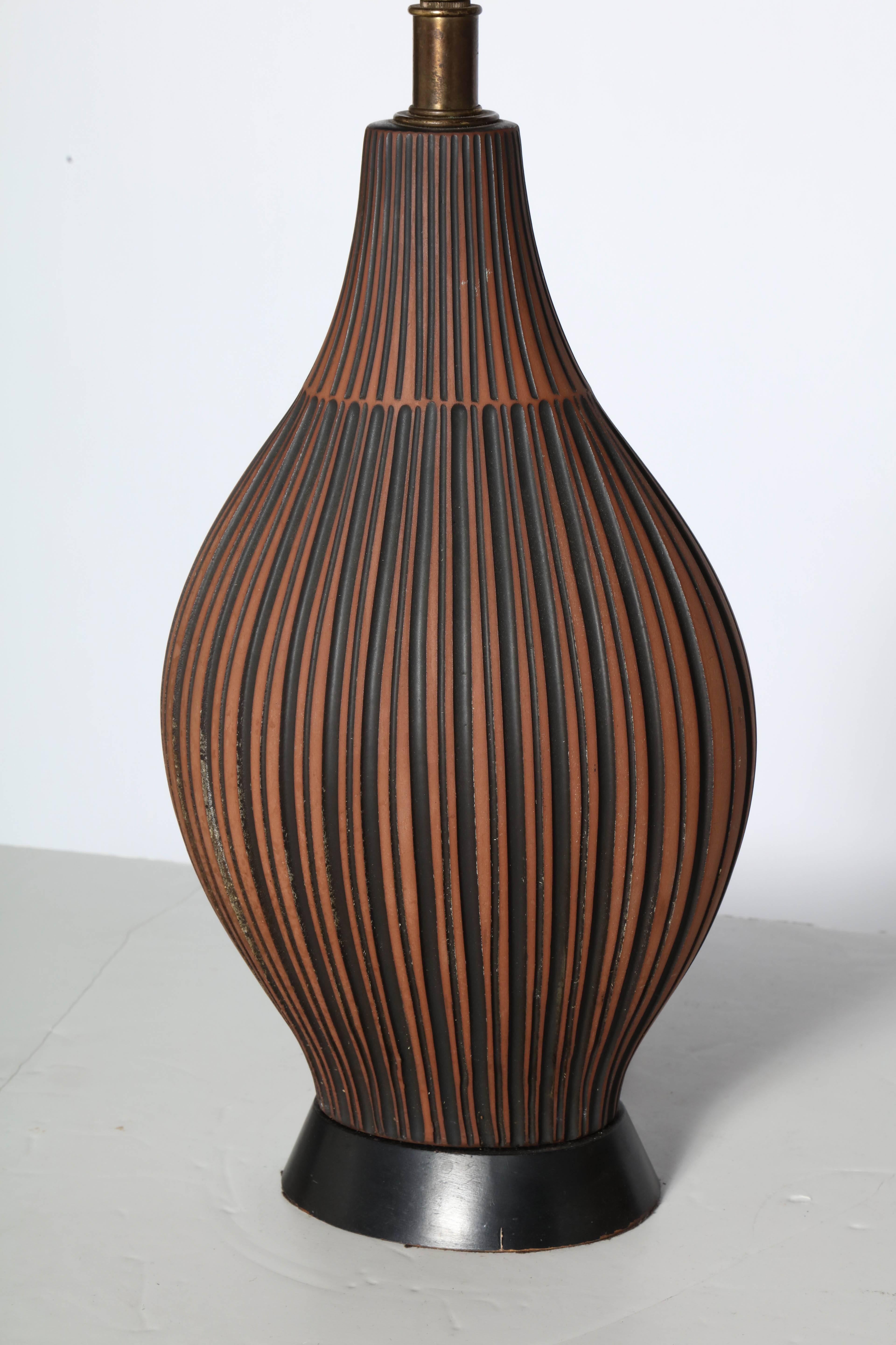 American Lee Rosen for Design-Technics Style Terracotta & Black Pottery Table Lamp For Sale