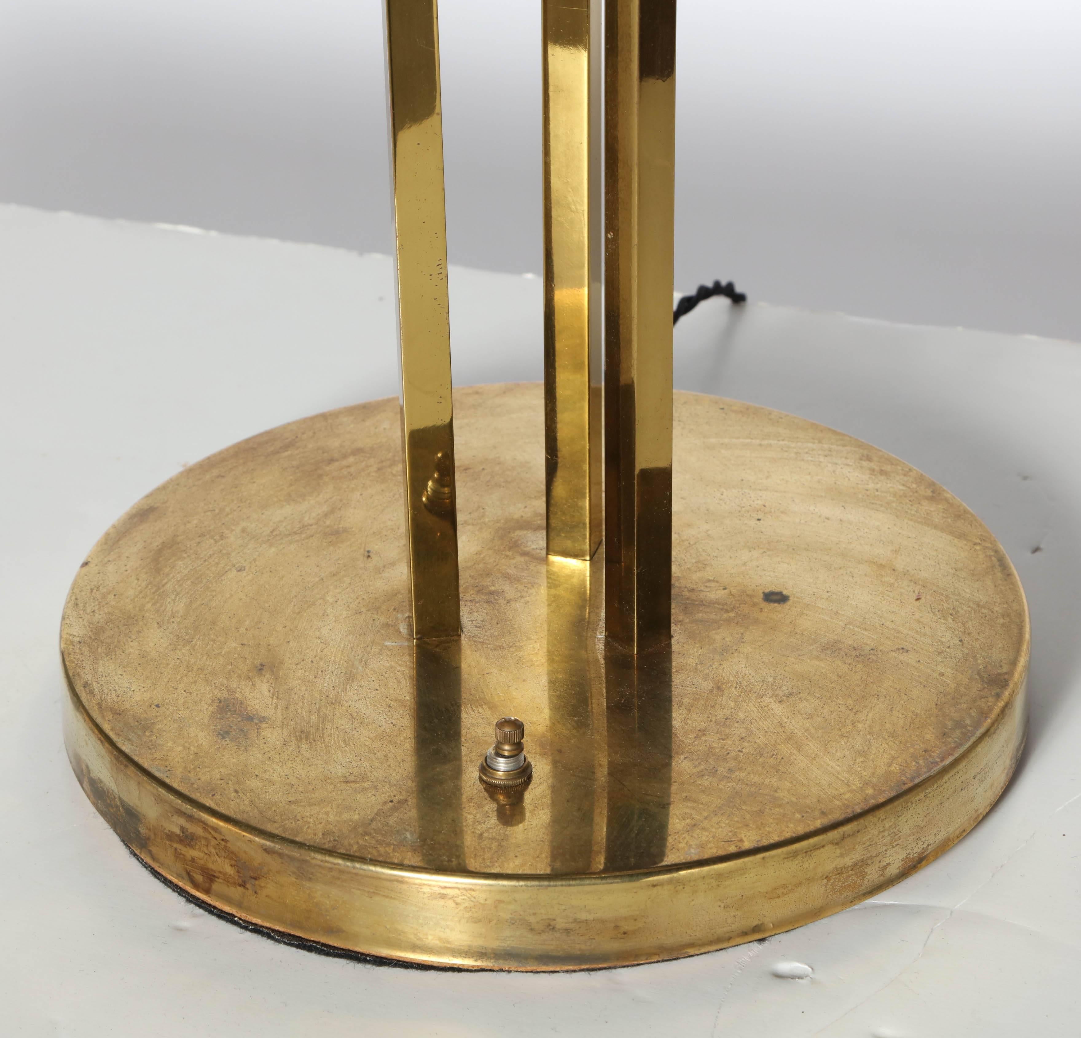 A. V. Mazzega: „Brunnen“-Tischlampe mit drei mattierten Muranoglas-Schirmen im Angebot 1