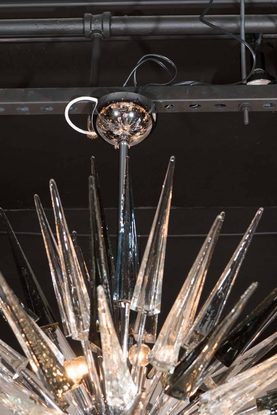 Moderno Lampadario modernista a stella in vetro di Murano fumé soffiato a mano in nichel lucido in vendita