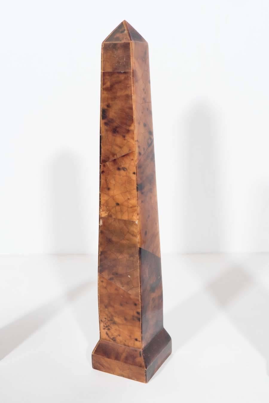 Mid-20th Century Mid-Century Modernist Set of Three Obelisks in Lacquered Shell and Onyx