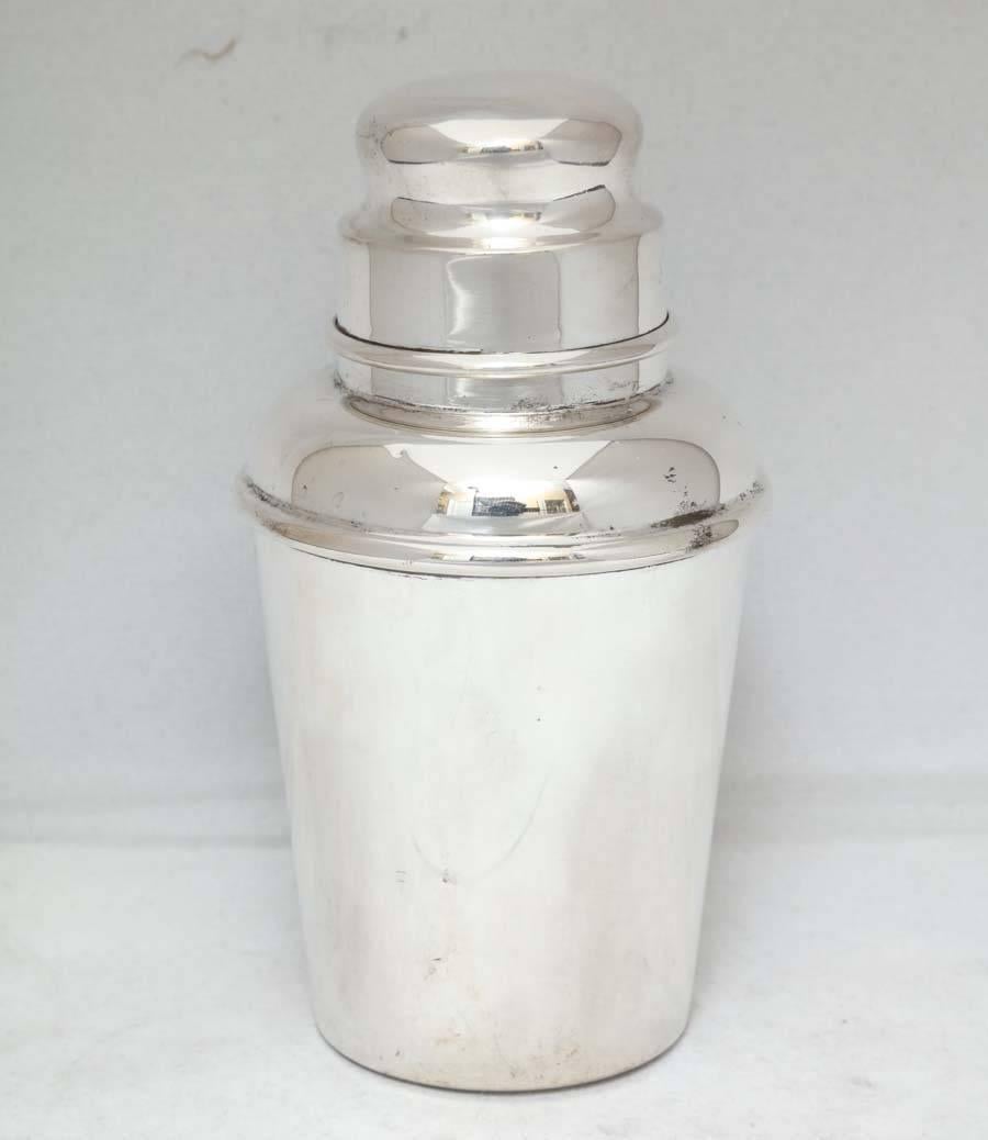 Art Deco-Style Sterling Silver Cocktail Shaker In Excellent Condition In New York, NY