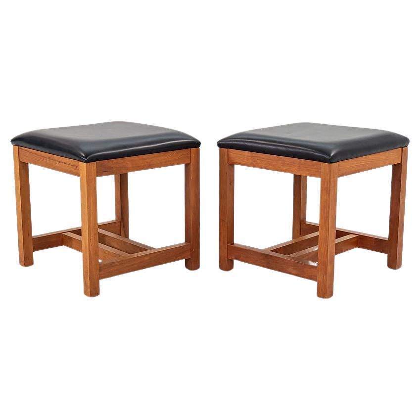 1990 Sgabello in stile Thomas Moser in ciliegio massiccio e pelle nera in vendita