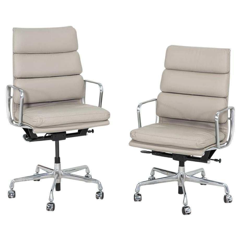 2019 Herman Miller Eames Soft Pad Executive Desk Chair in Pelle con Pneumatica