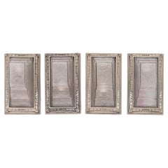 C. Applique francesi Art Déco degli anni '30 in vetro pressato trasparente smerigliato con motivo C. Applique francesi Art Déco degli anni '30 in vetro pressato trasparente smerigliato con motivo