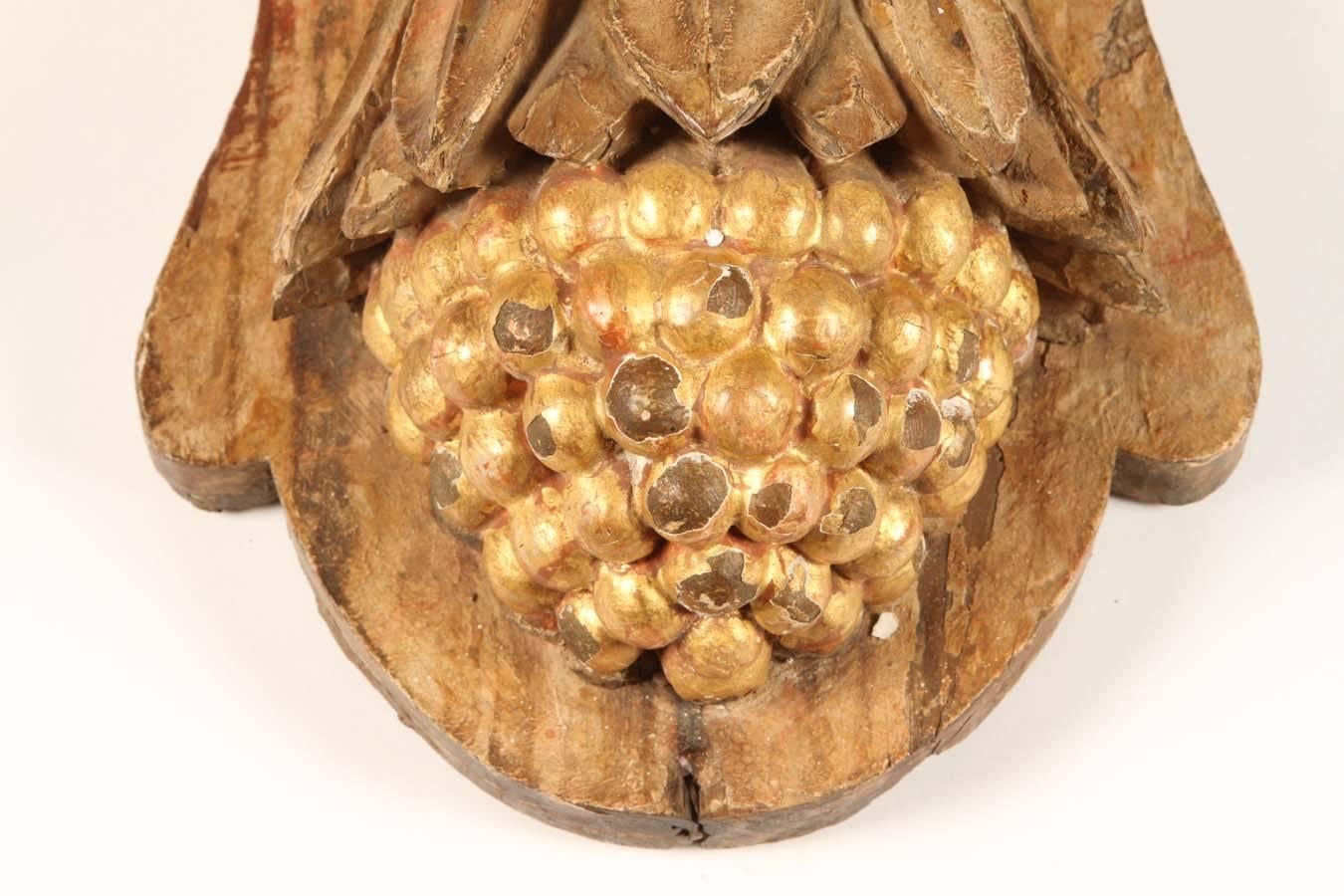 Hand-carved giltwood decoration in the form of a wheat sheaf, 19th century.
The wheat sheaf is a symbol of abundance, prosperity and bounty and was Coco Chanel's personal emblem which materialized frequently in her personal decor and in her