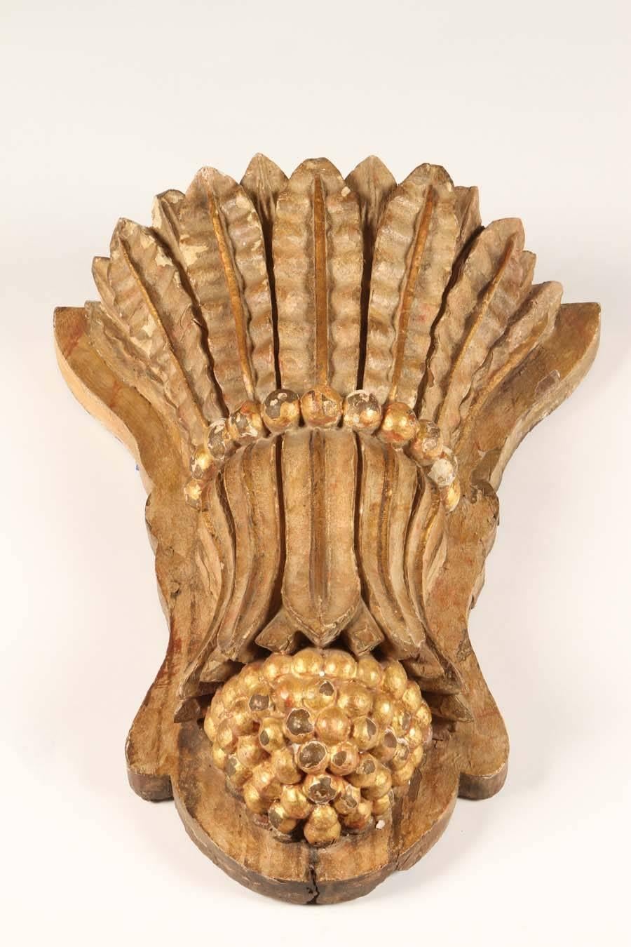 Hand-Carved Giltwood Wheat Sheaf In Excellent Condition For Sale In Los Angeles, CA