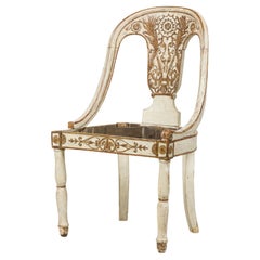 Paire de cadres de chaises de salle à manger Charles X du 19ème siècle en bois doré peint