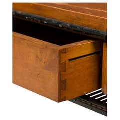 Paul McCobb „Planner“ Couchtisch mit Schubladen, Holz und Eisen, 1955