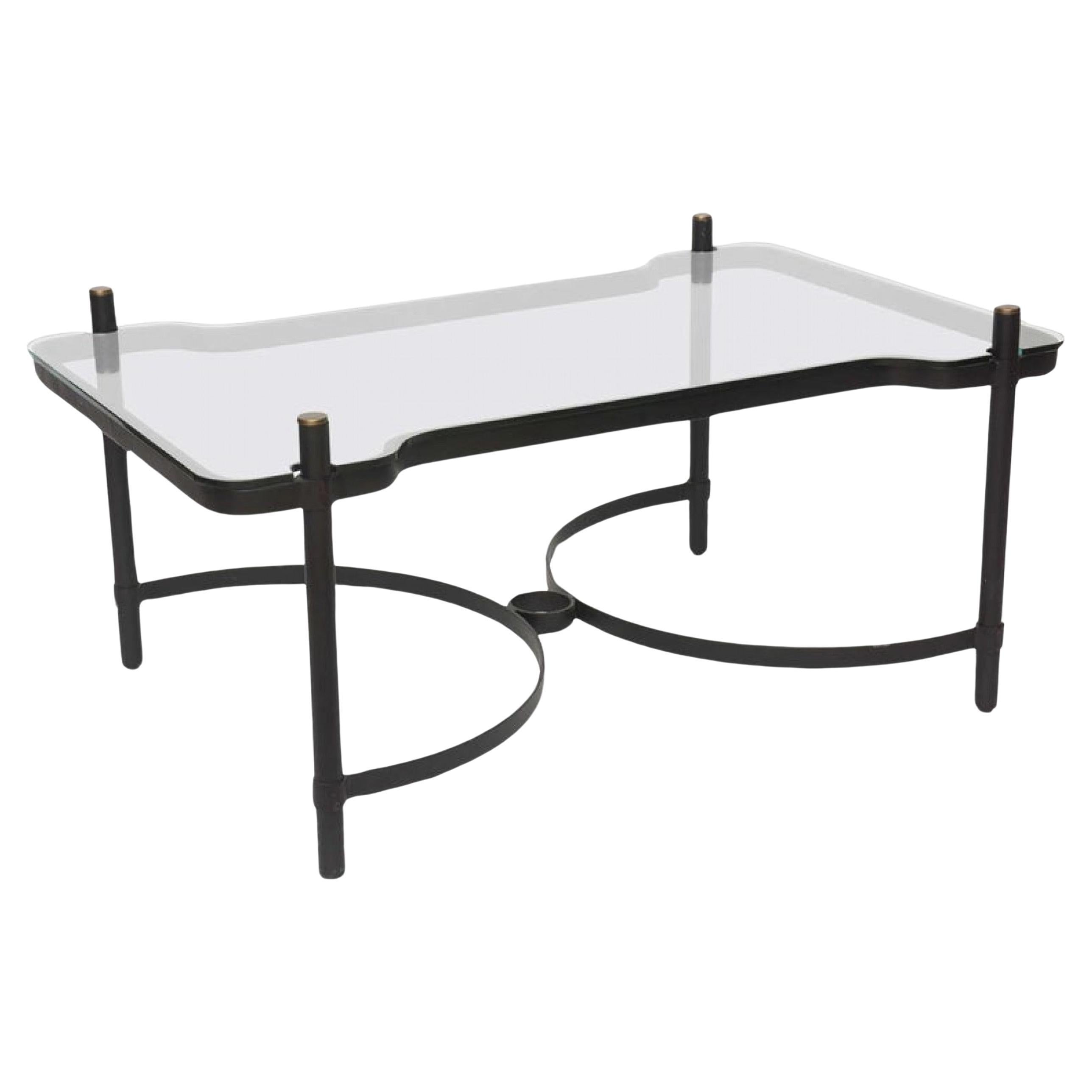 Mesa baja moderna francesa de hierro, latón y cristal, Jacques Adnet