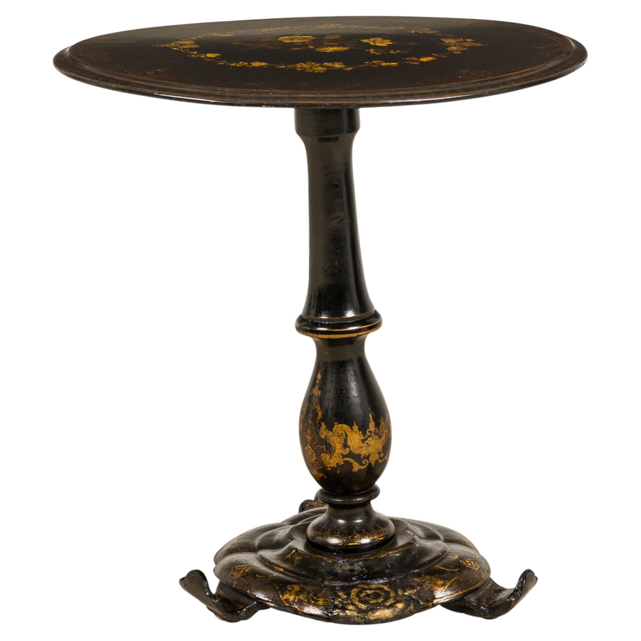 Table d'appoint victorienne anglaise dorée, peinte et laquée à plateau ovale en vente