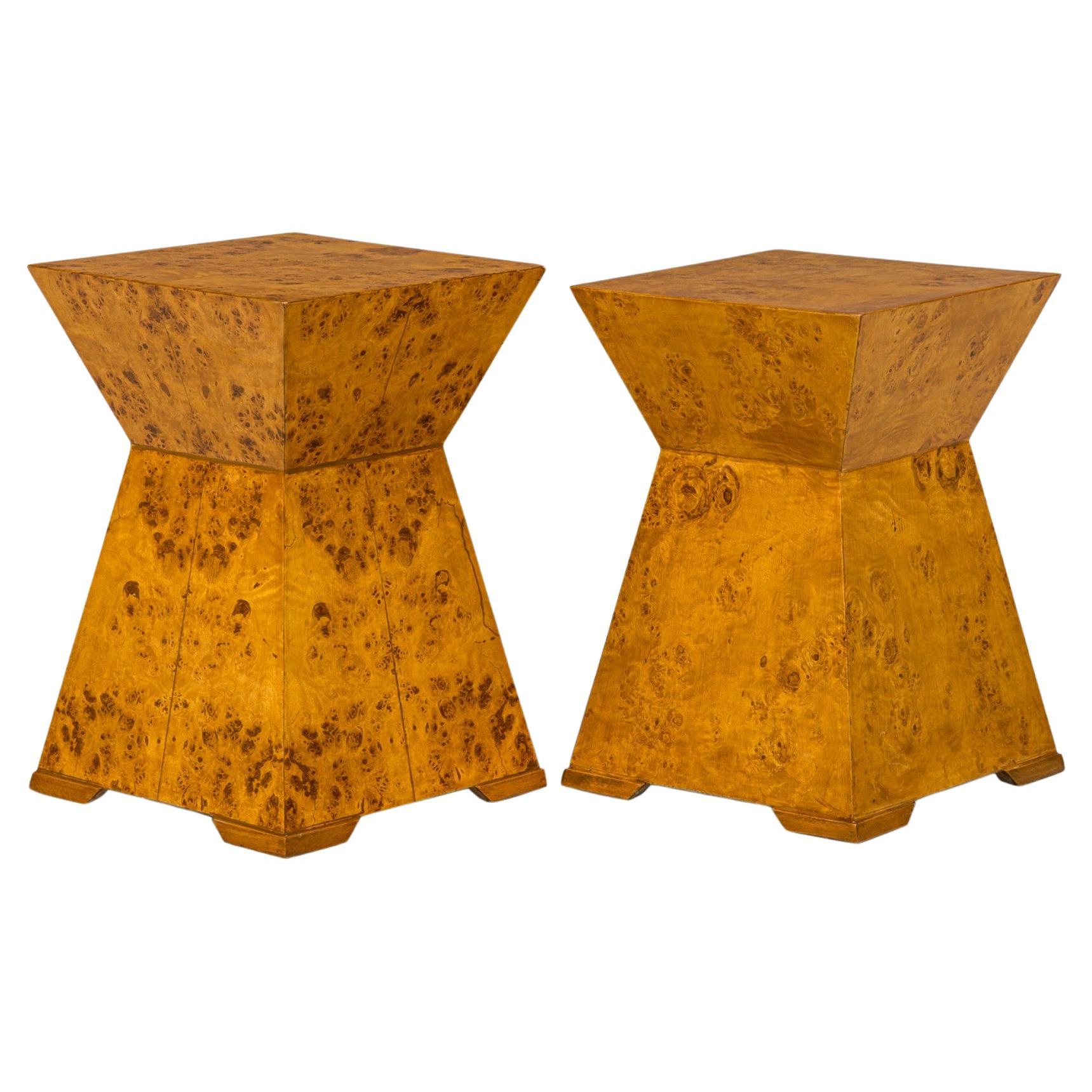 Ein Paar Contemporary American Olive Ash Burl Pyramidal Occasional Tables