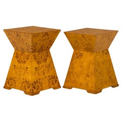Ein Paar Contemporary American Olive Ash Burl Pyramidal Occasional Tables