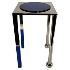 Amerikanischer moderner Tisch „Moon“ aus poliertem Nickel und blauem Lucite, Charles Hollis Jones