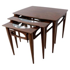 Ensemble de 3 tables gigognes modernes américaines en noyer, par American of Martinsville