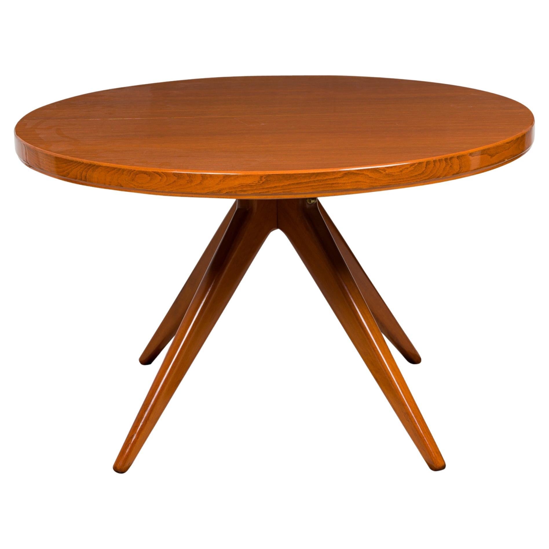 Mesa de centro de comedor de extensión circular de nogal sueco, atribuida a Erno Fabry