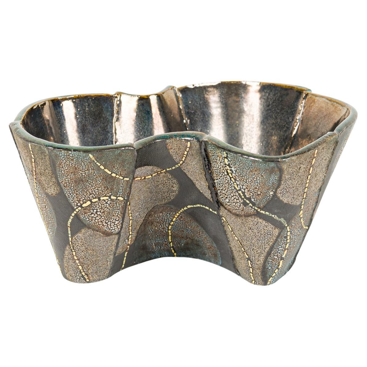 Gary Dipasquale Vaso basso asimmetrico ondulato Nero, bianco e grigio smaltato