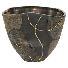 Gary Dipasquale Vaso lavorato a ruota Smalto con texture nera, bianca e grigia e astratto