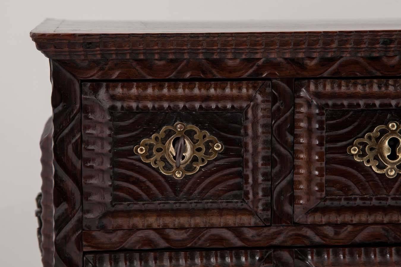 This historic city on the East Coast of India is known for its fine and decorative furniture. Pieces made for the home market rather than for export, incorporate every part of the rosewood tree. This includes the sapwood which is used for drawer