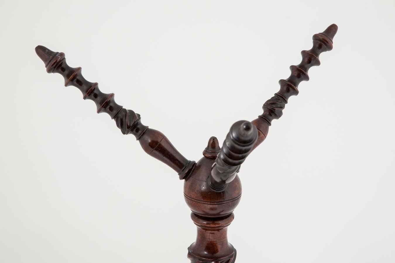 Mahogany Bowl Stand, 18th Century, Tripod Base with Spiral Lobbing For Sale 3