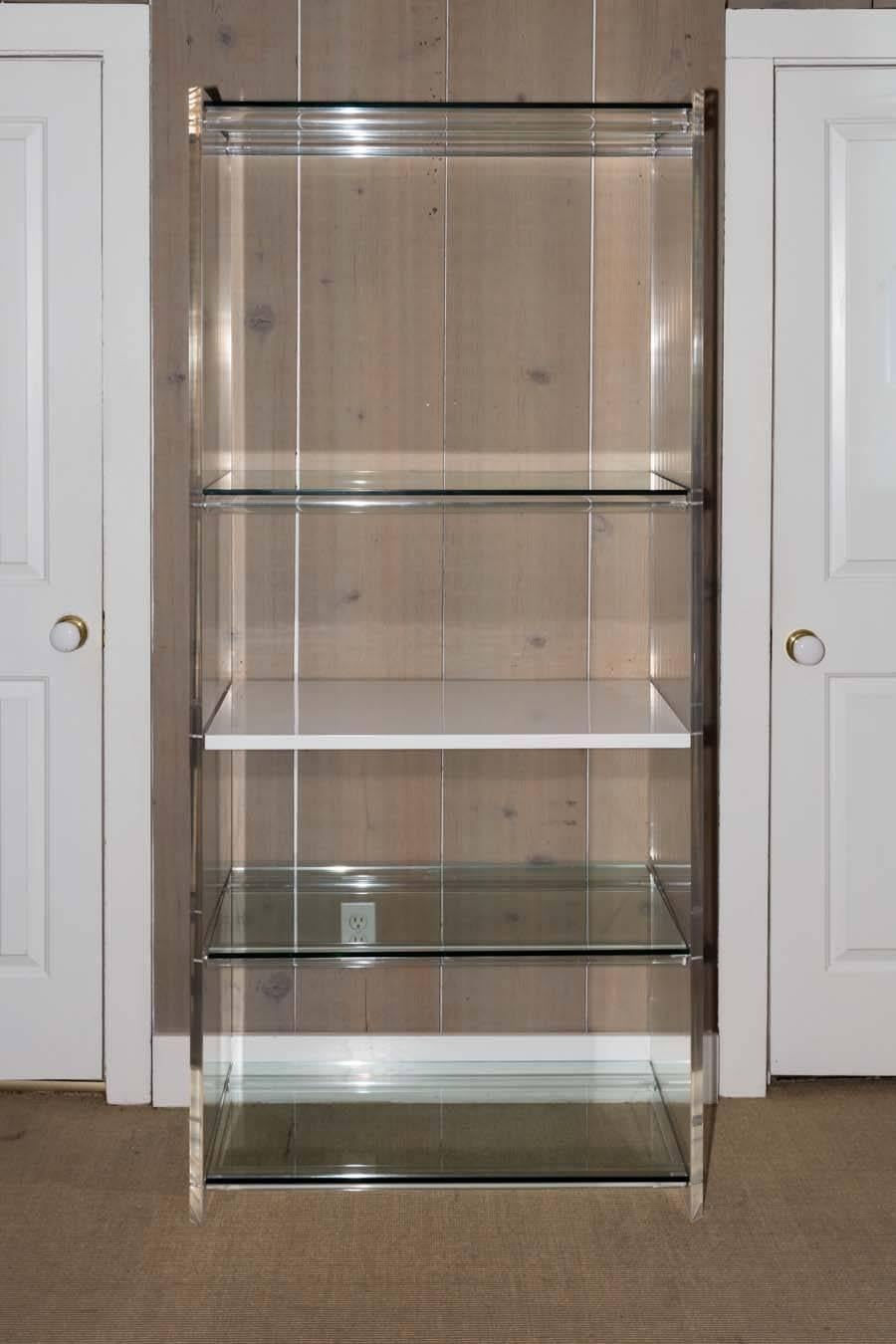 Attractive Mid-Century etagere with four glass shelves, one lacquered shelf and Lucite sides.