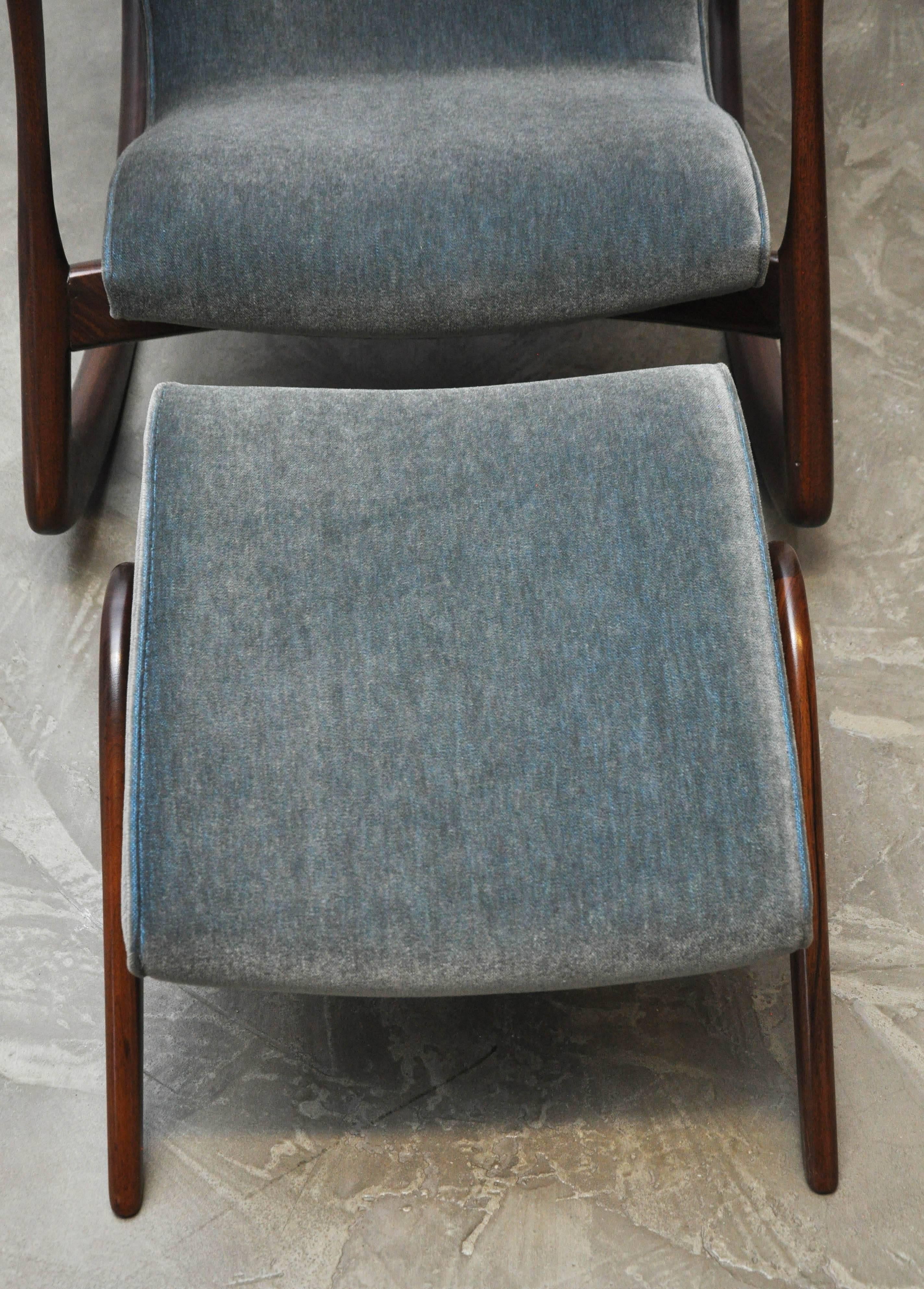 Vladimir Kagan Rocking Chair with Ottoman In Excellent Condition In Chicago, IL